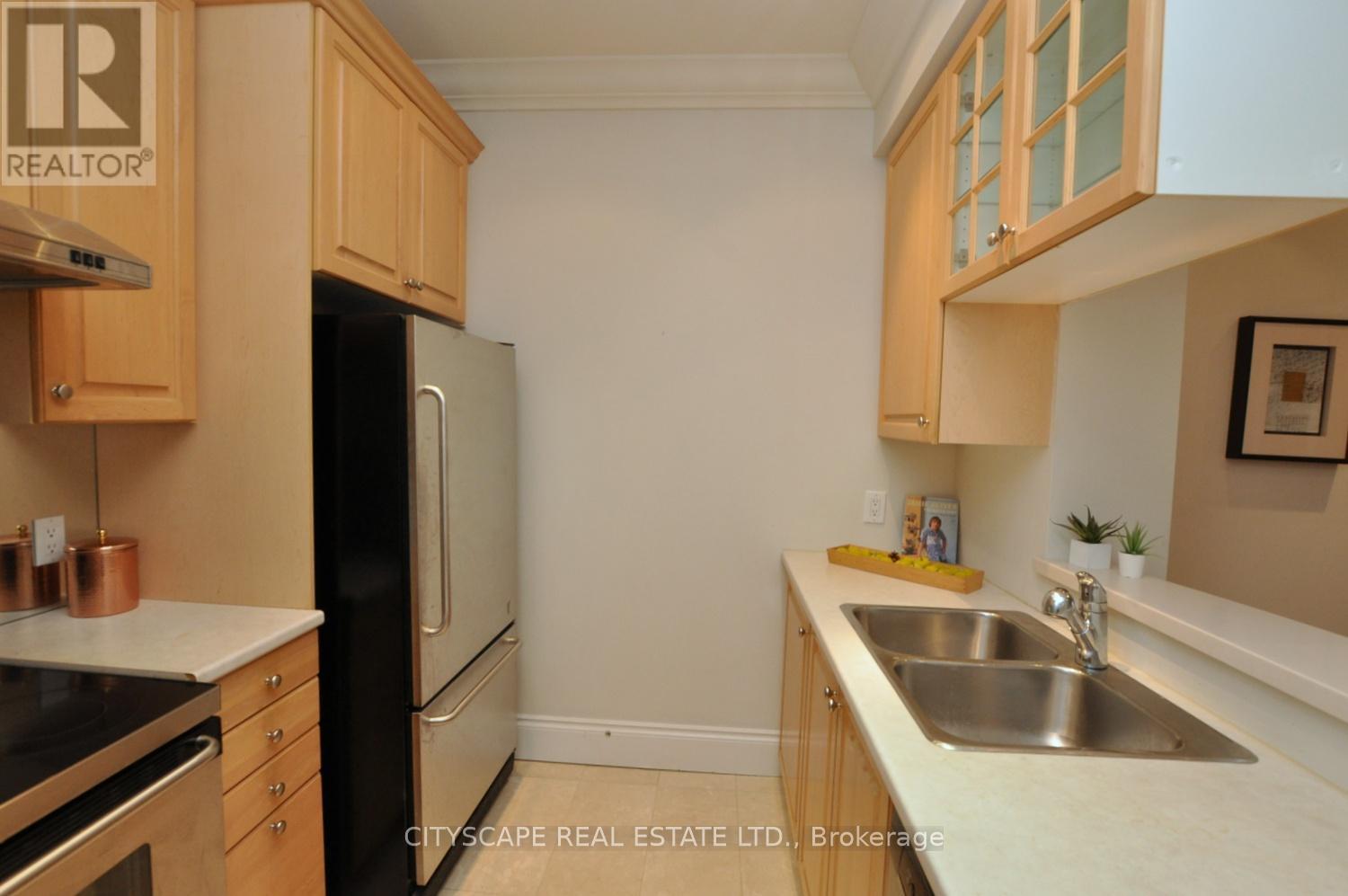 Photo 9 of 102 Bloor Street, Toronto ON