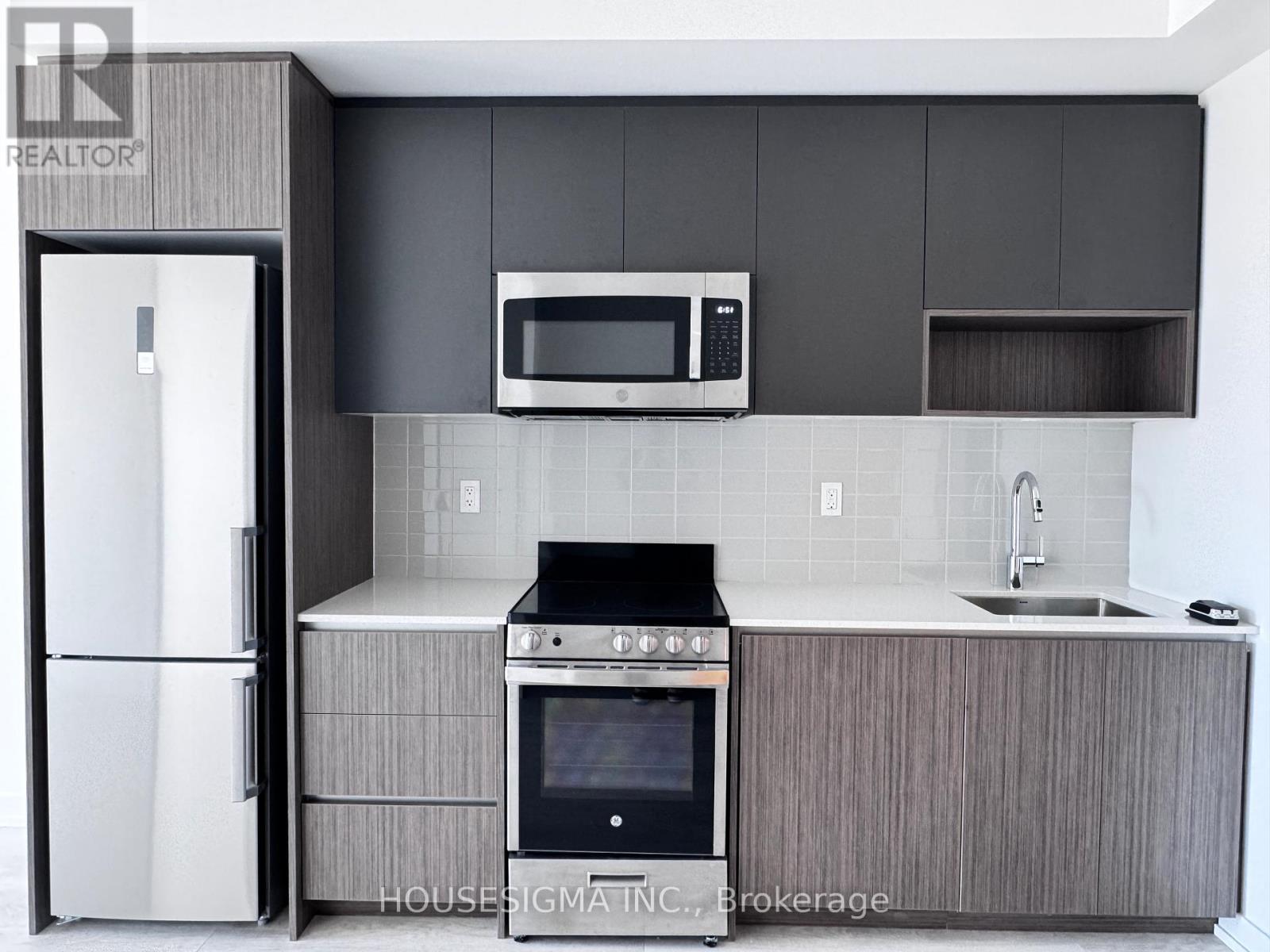 Photo 5 of 203 801 The Queensway, Toronto ON