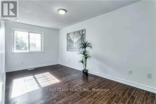 Photo 10 of Upper 9 Upton Crescent, Markham ON