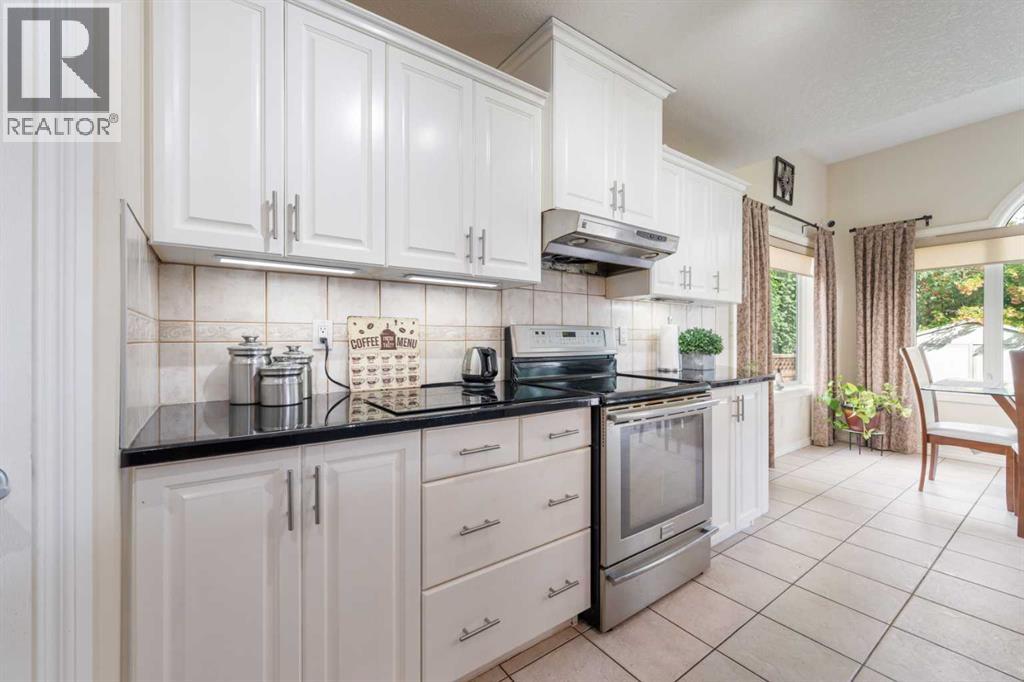 Photo 12 of 34 Crystalridge Close, Okotoks AB