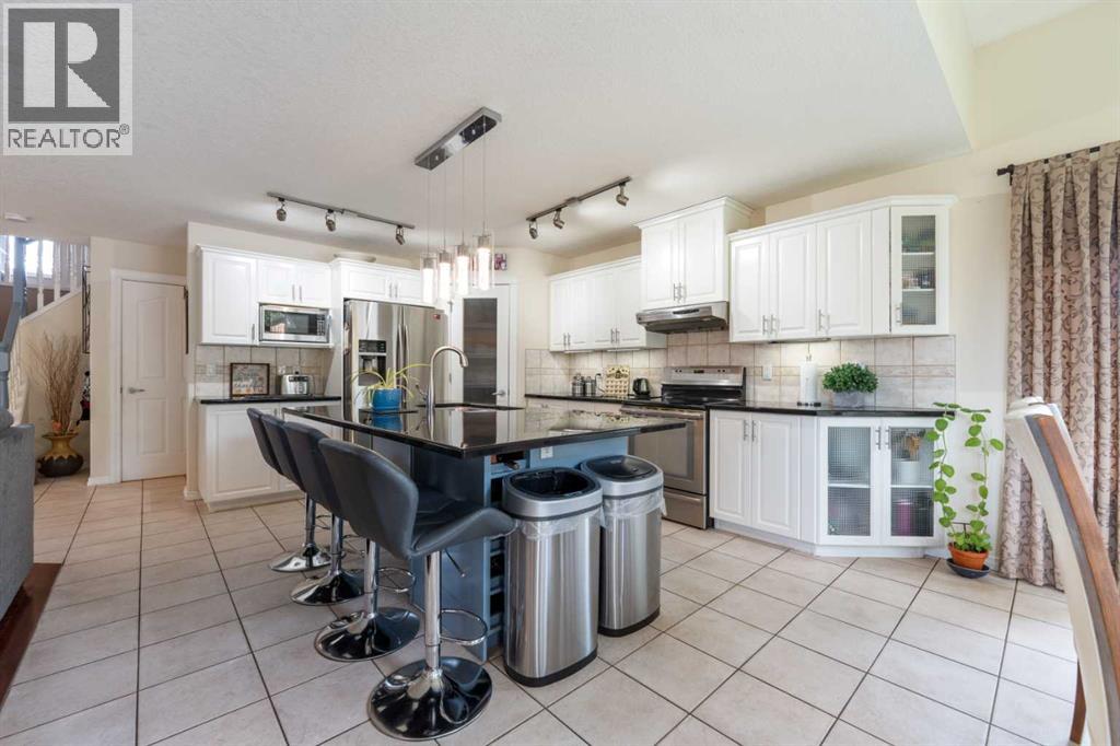 Photo 10 of 34 Crystalridge Close, Okotoks AB
