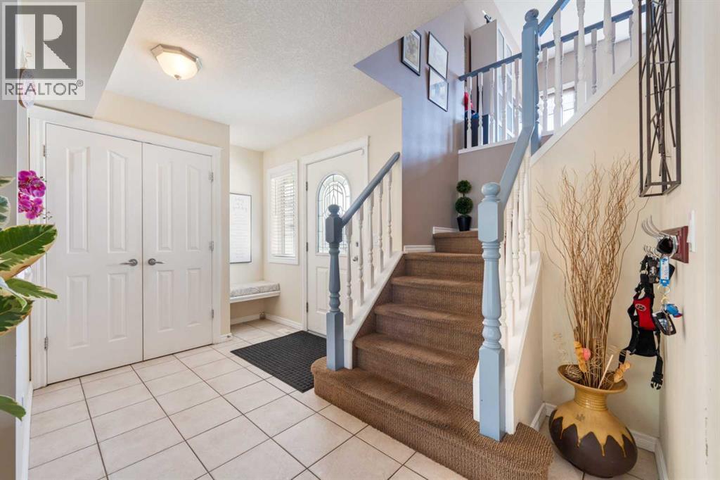 Photo 4 of 34 Crystalridge Close, Okotoks AB