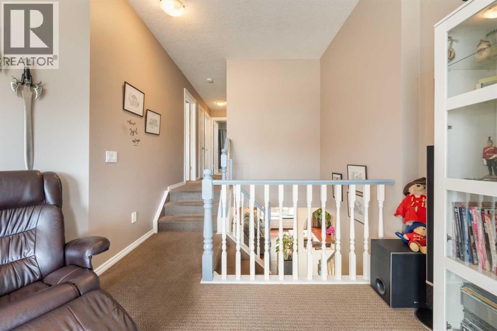 Photo 32 of 34 Crystalridge Close, Okotoks AB