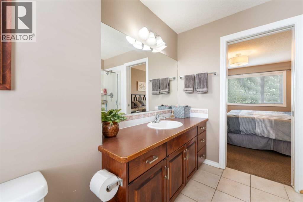 Photo 31 of 34 Crystalridge Close, Okotoks AB