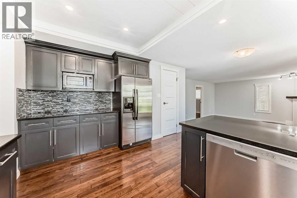 Photo 8 of 42 Denmark Crescent, Red Deer AB