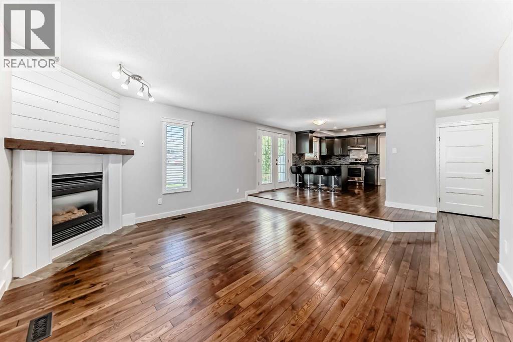 Photo 11 of 42 Denmark Crescent, Red Deer AB