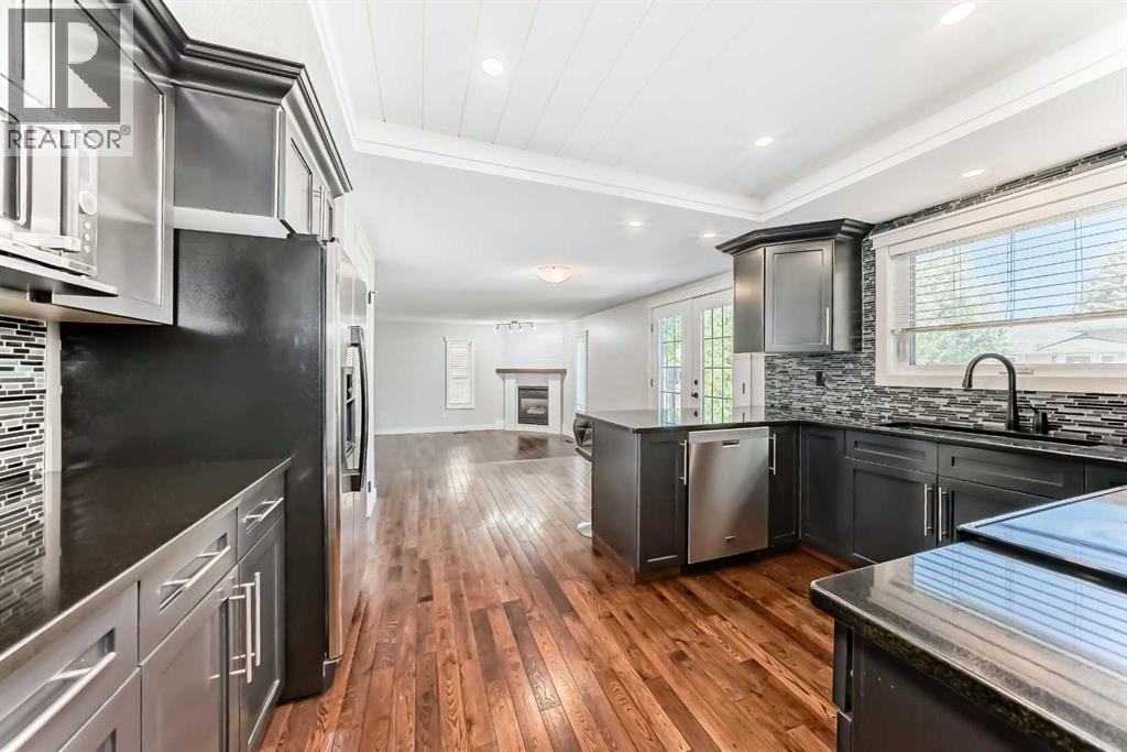 Photo 6 of 42 Denmark Crescent, Red Deer AB