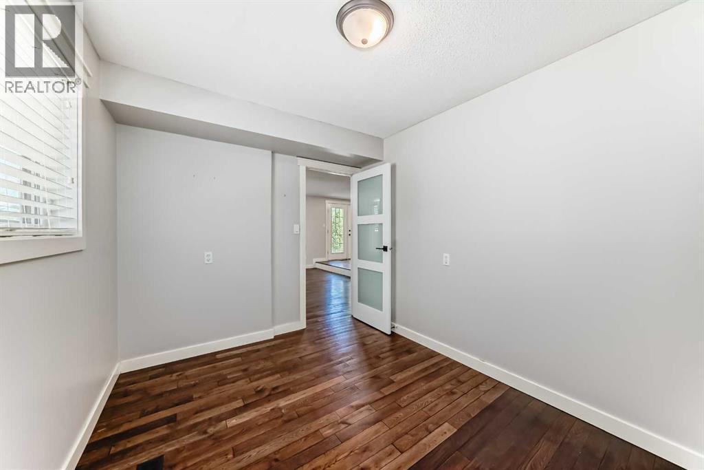 Photo 18 of 42 Denmark Crescent, Red Deer AB