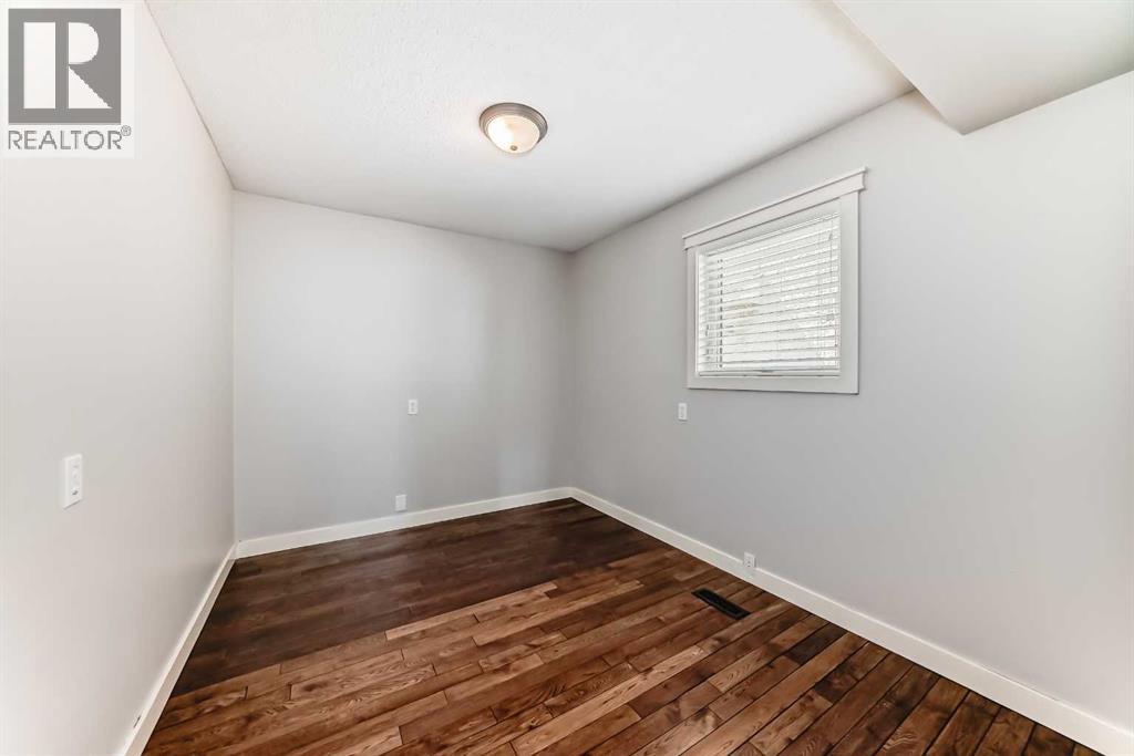 Photo 17 of 42 Denmark Crescent, Red Deer AB
