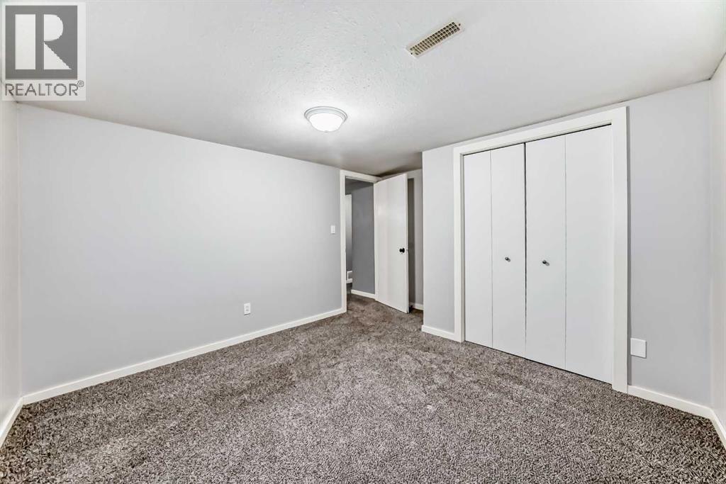 Photo 39 of 42 Denmark Crescent, Red Deer AB