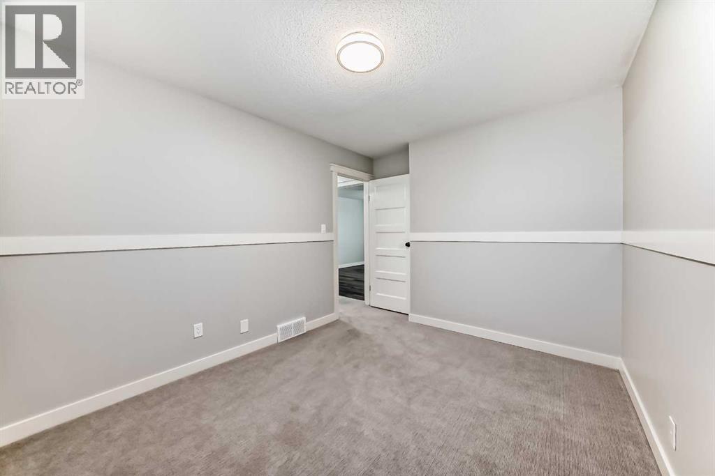 Photo 29 of 42 Denmark Crescent, Red Deer AB