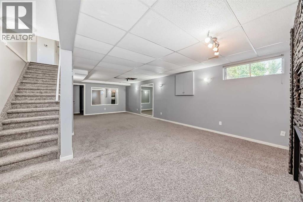 Photo 33 of 42 Denmark Crescent, Red Deer AB