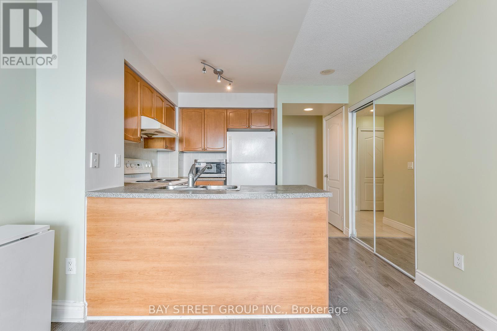 Photo 11 of 1001 60 Brian Harrison Way, Toronto ON