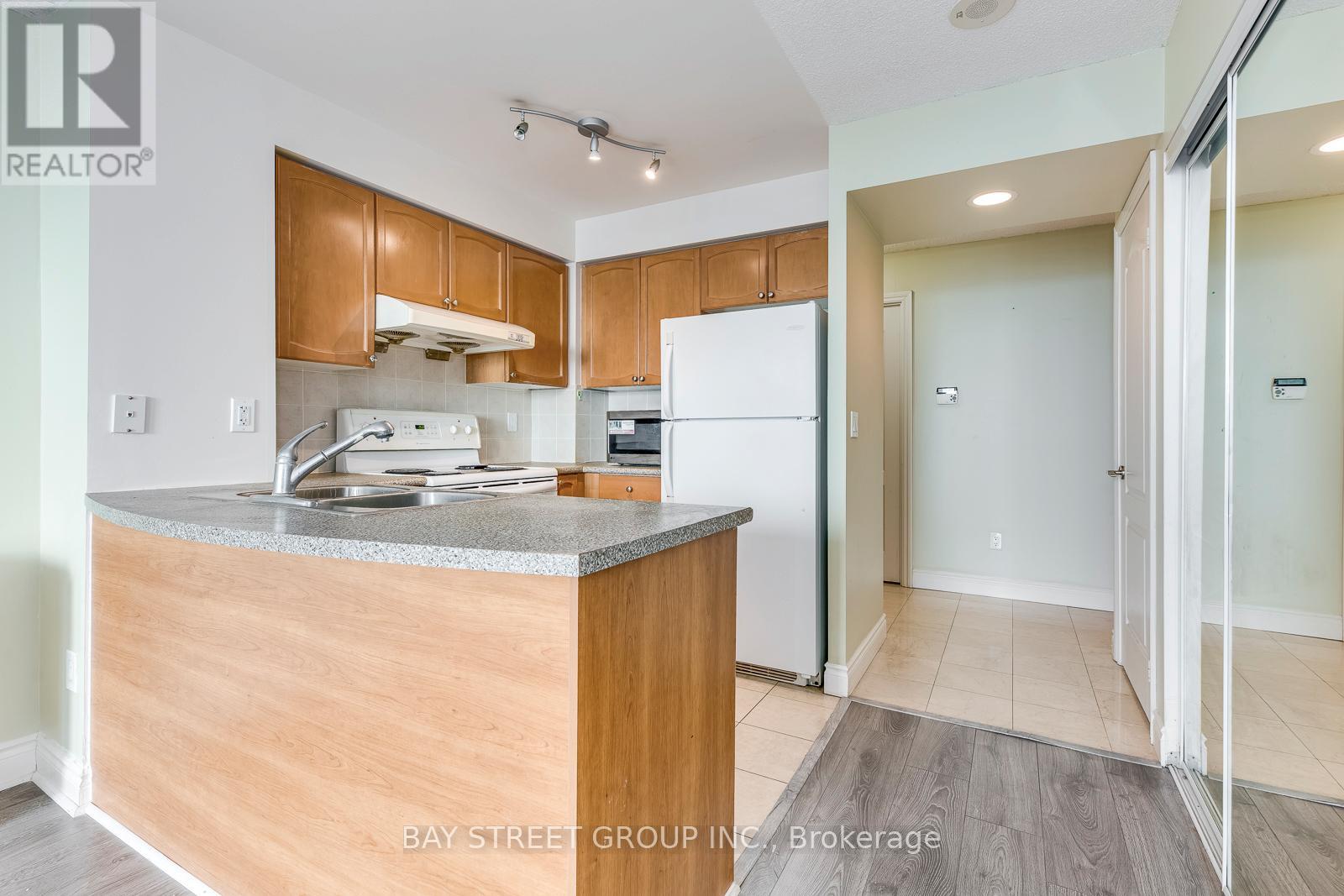 Photo 12 of 1001 60 Brian Harrison Way, Toronto ON