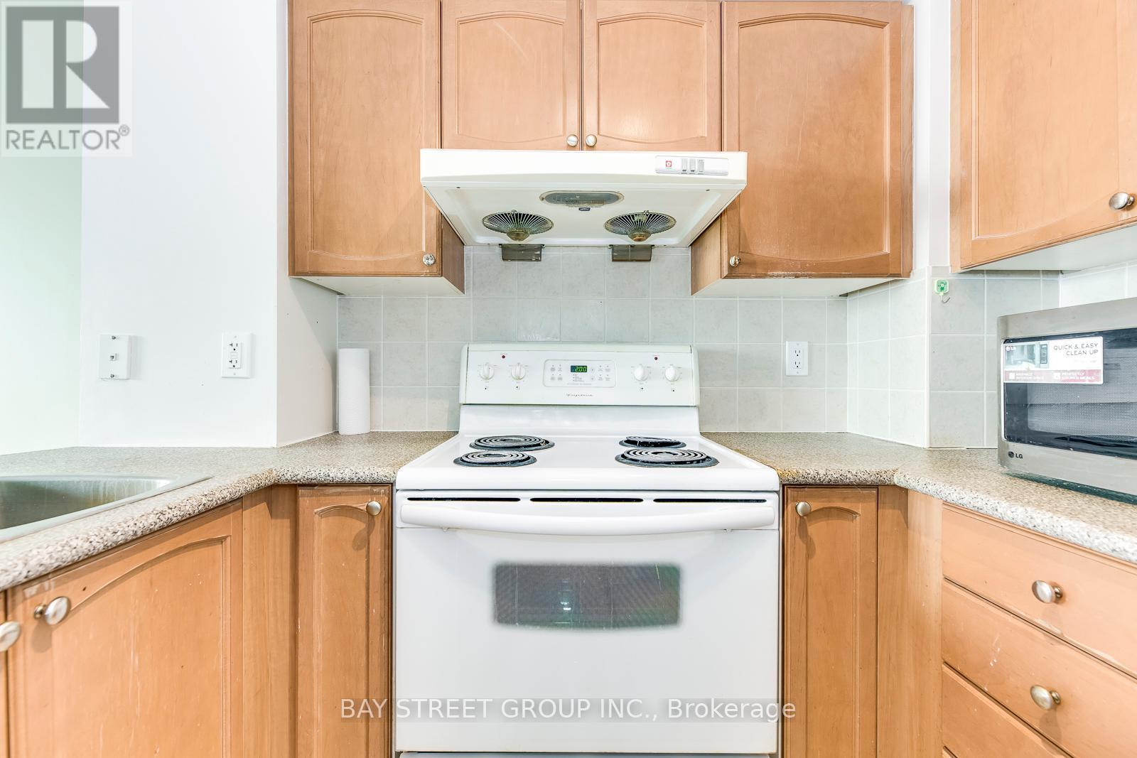 Photo 14 of 1001 60 Brian Harrison Way, Toronto ON