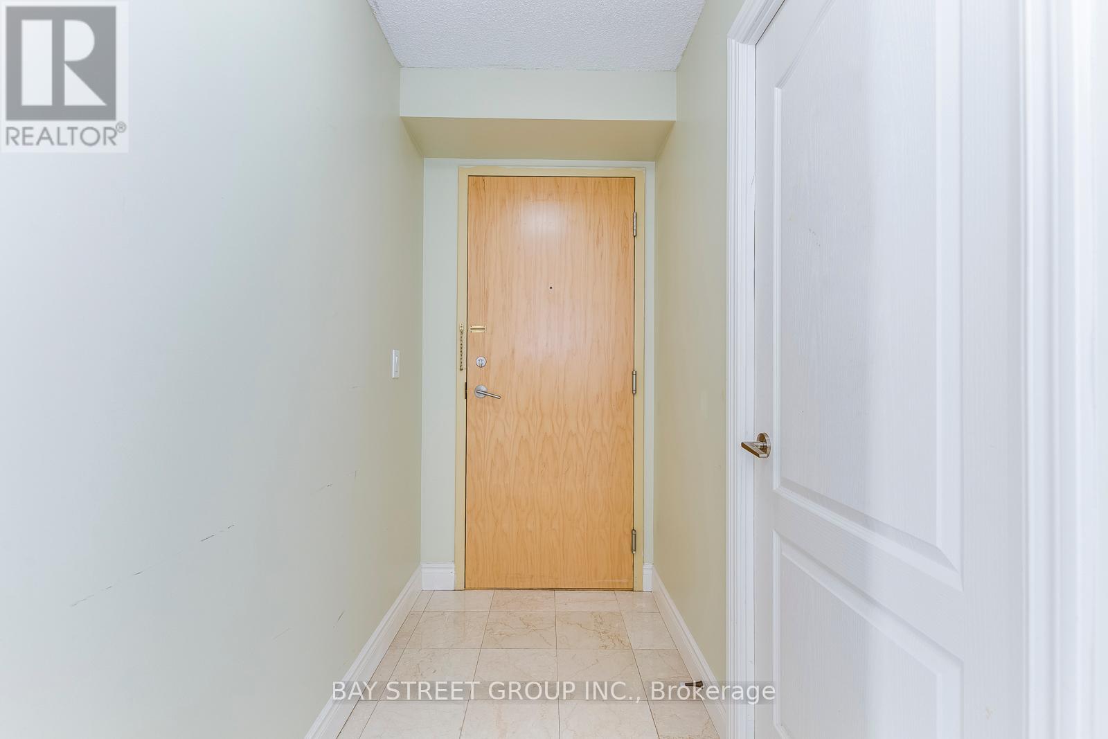 Photo 4 of 1001 60 Brian Harrison Way, Toronto ON