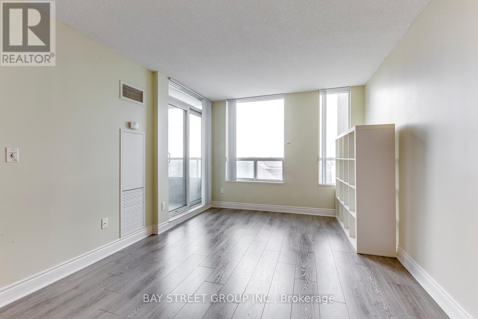 Photo 6 of 1001 60 Brian Harrison Way, Toronto ON