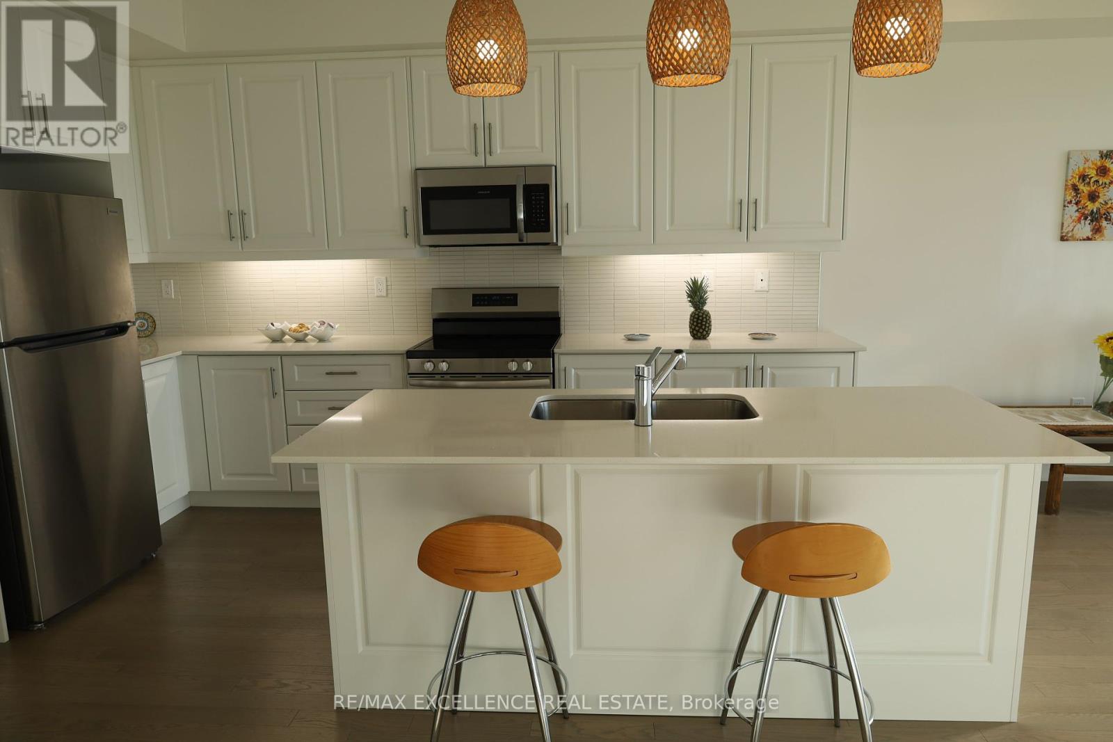 Photo 11 of 102 Bermondsey Way, Brampton ON
