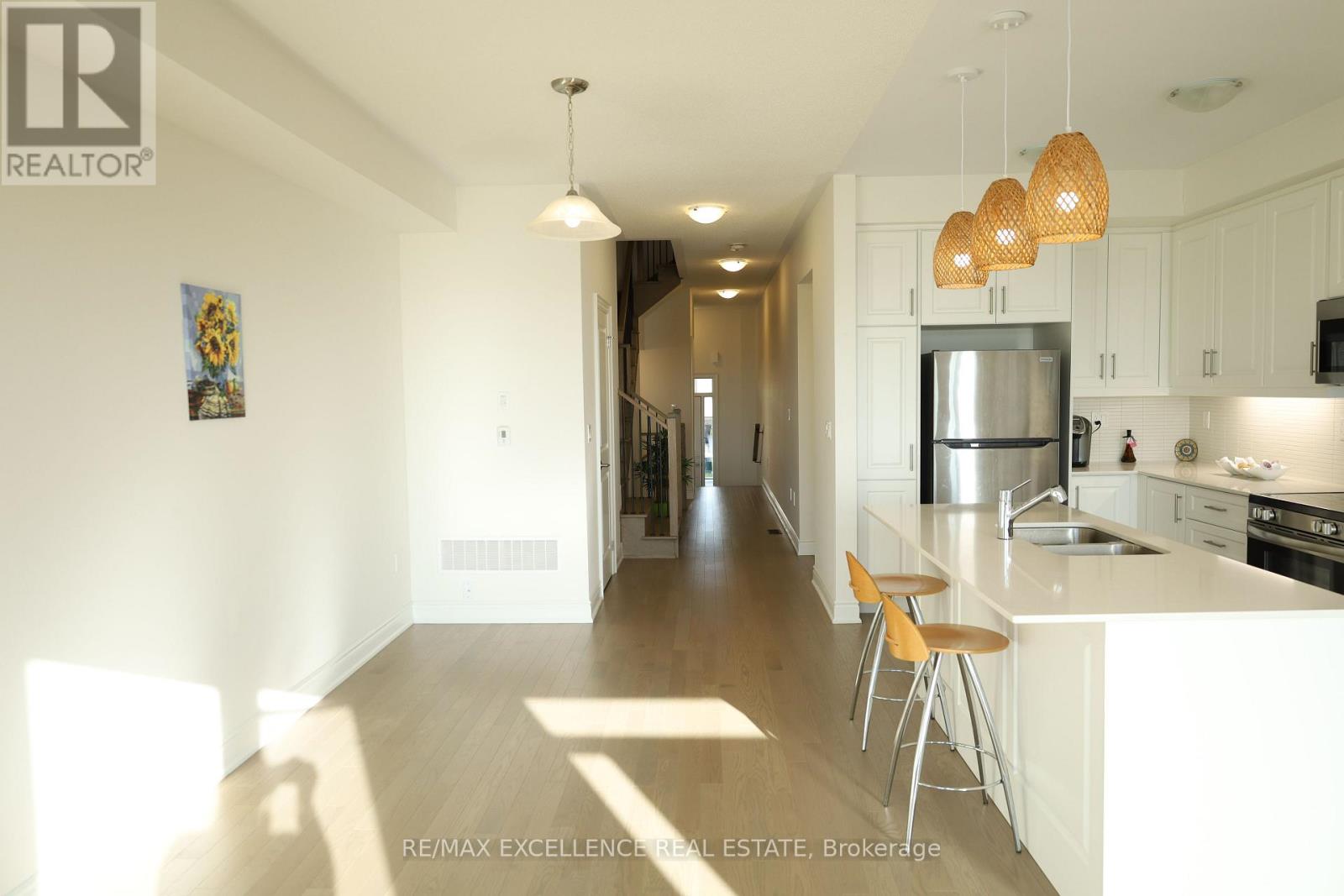 Photo 13 of 102 Bermondsey Way, Brampton ON