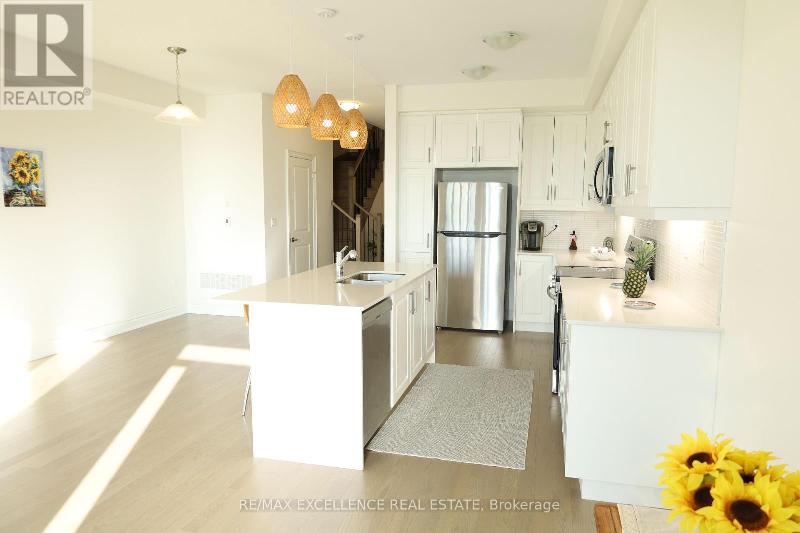 Photo 15 of 102 Bermondsey Way, Brampton ON