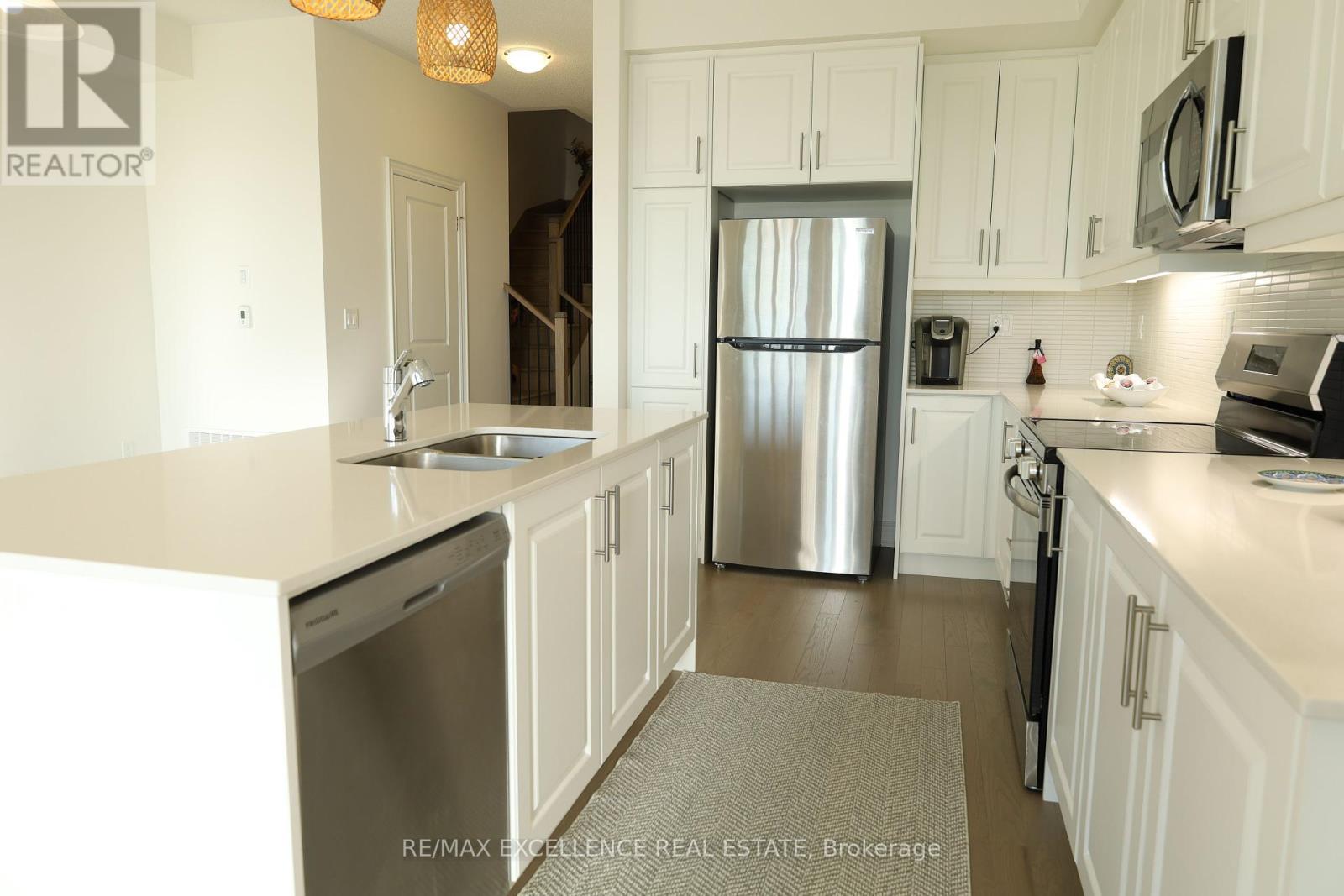 Photo 17 of 102 Bermondsey Way, Brampton ON
