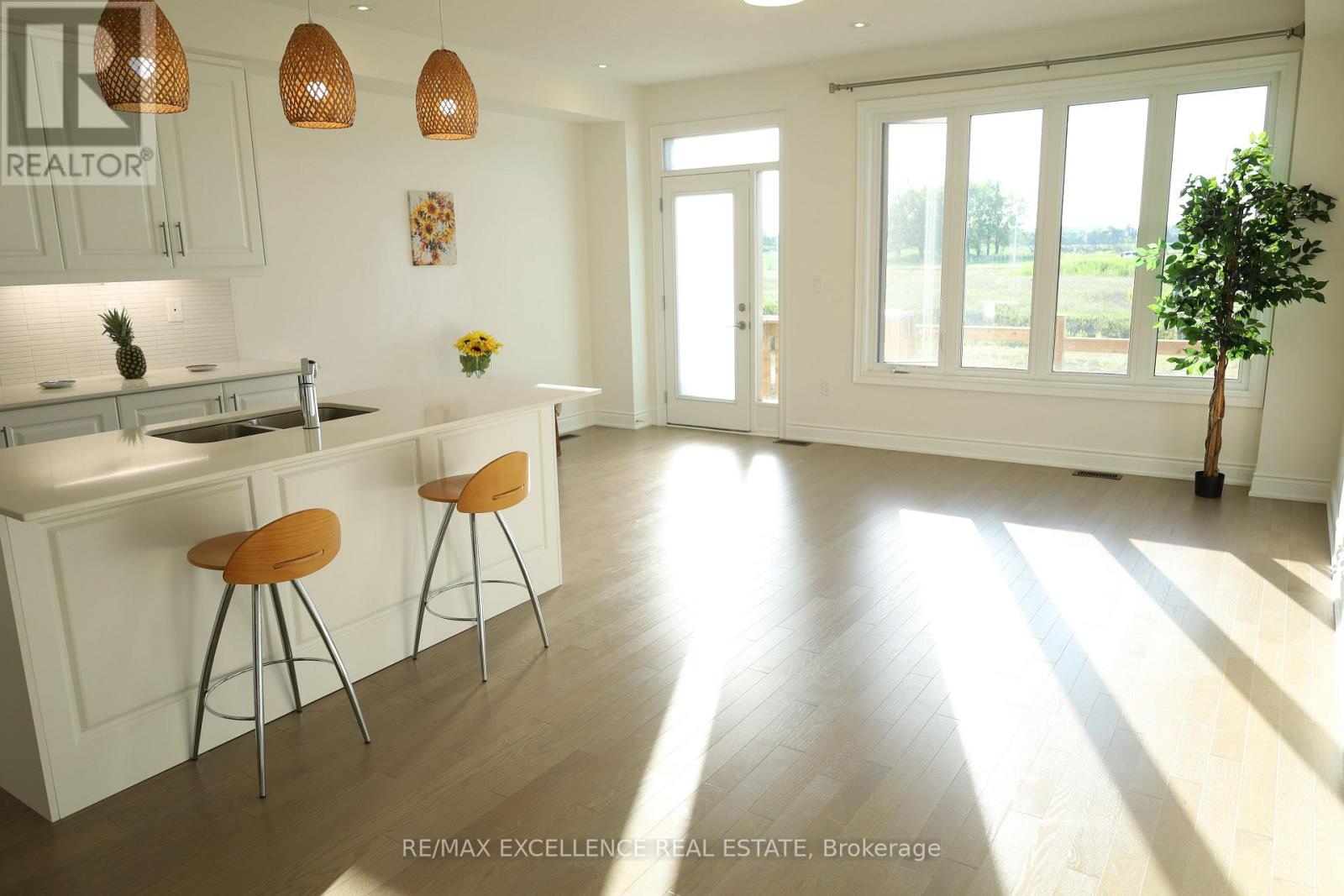 Photo 20 of 102 Bermondsey Way, Brampton ON