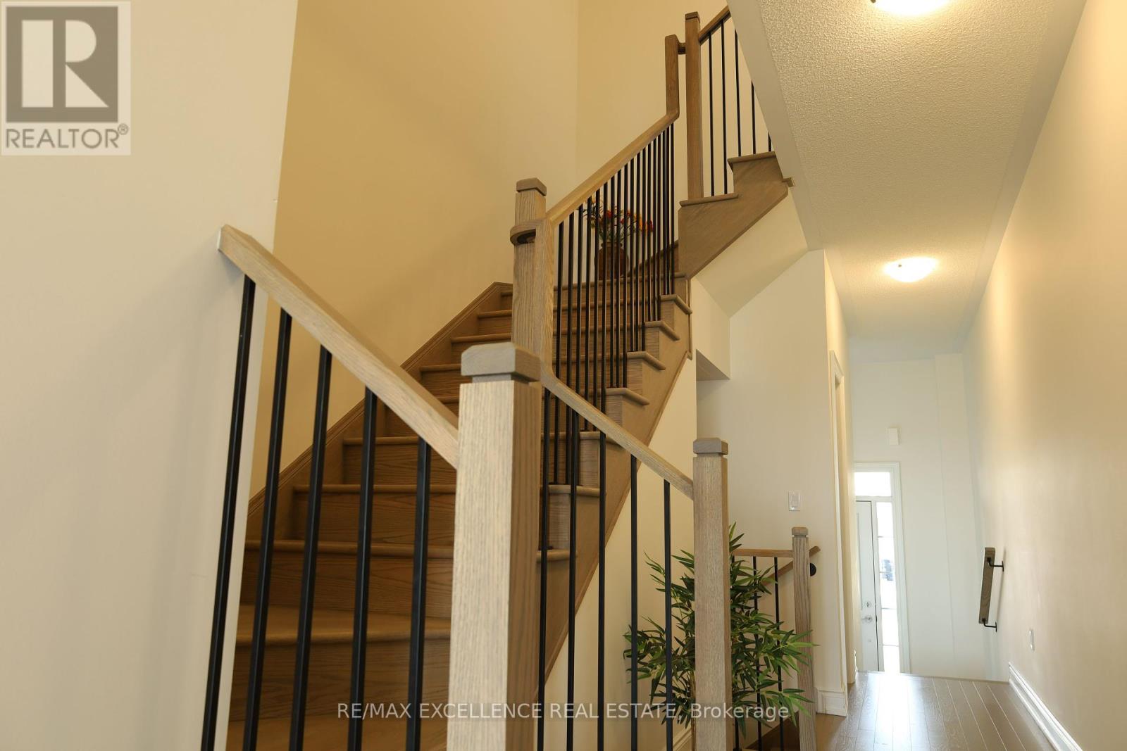 Photo 23 of 102 Bermondsey Way, Brampton ON