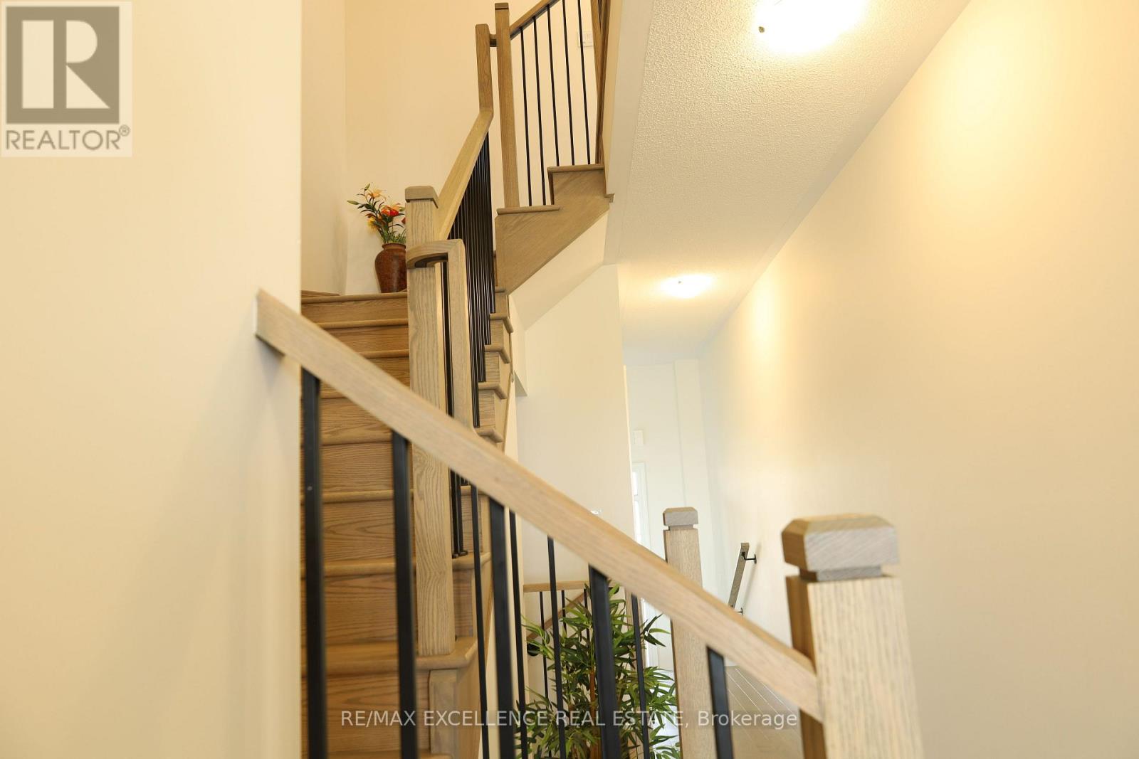 Photo 24 of 102 Bermondsey Way, Brampton ON