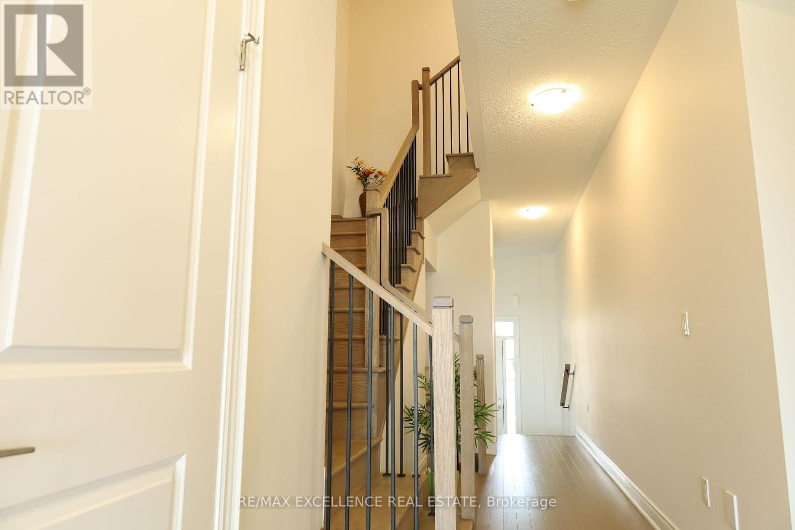 Photo 25 of 102 Bermondsey Way, Brampton ON