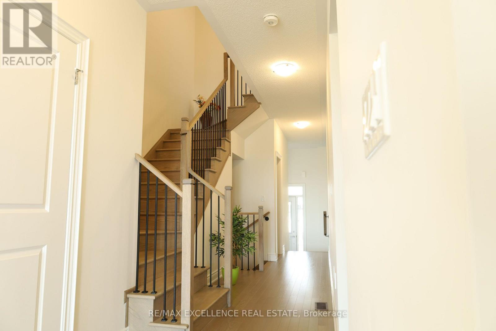 Photo 26 of 102 Bermondsey Way, Brampton ON