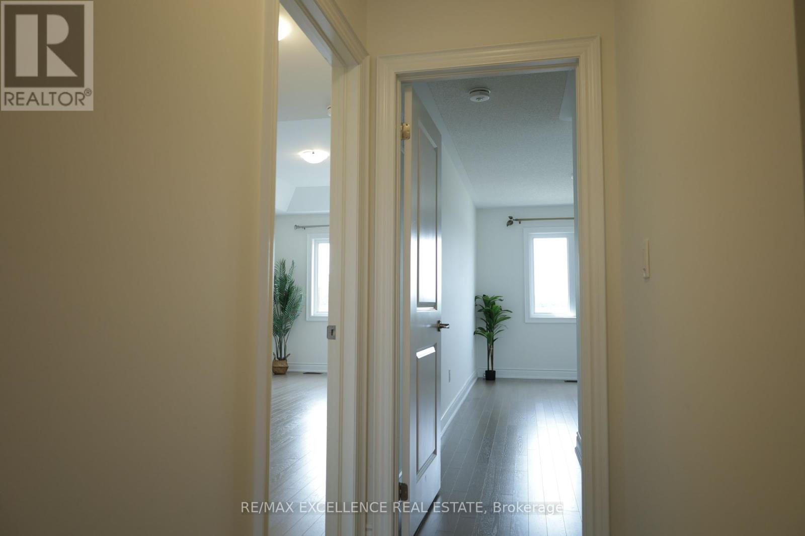 Photo 32 of 102 Bermondsey Way, Brampton ON