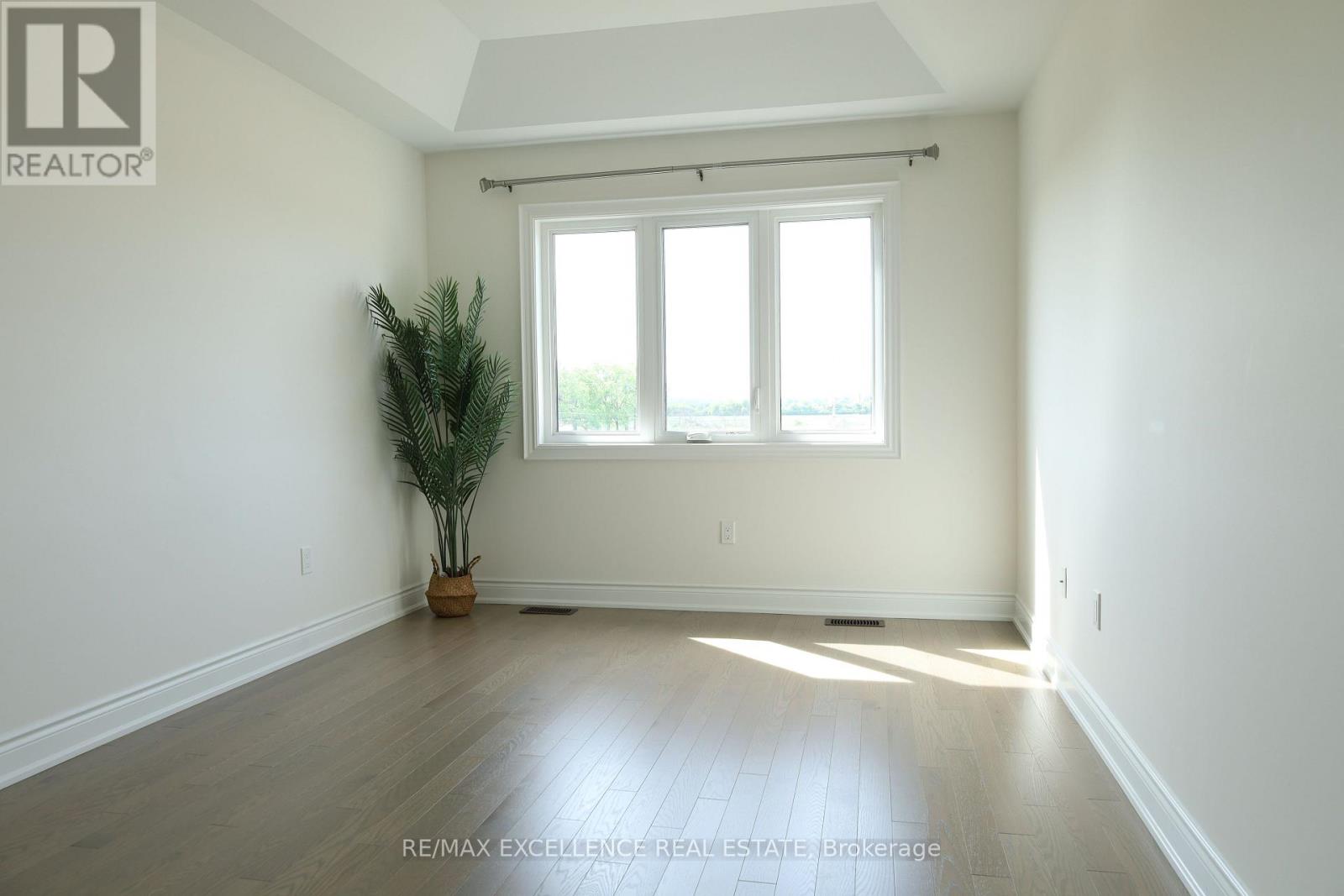 Photo 33 of 102 Bermondsey Way, Brampton ON