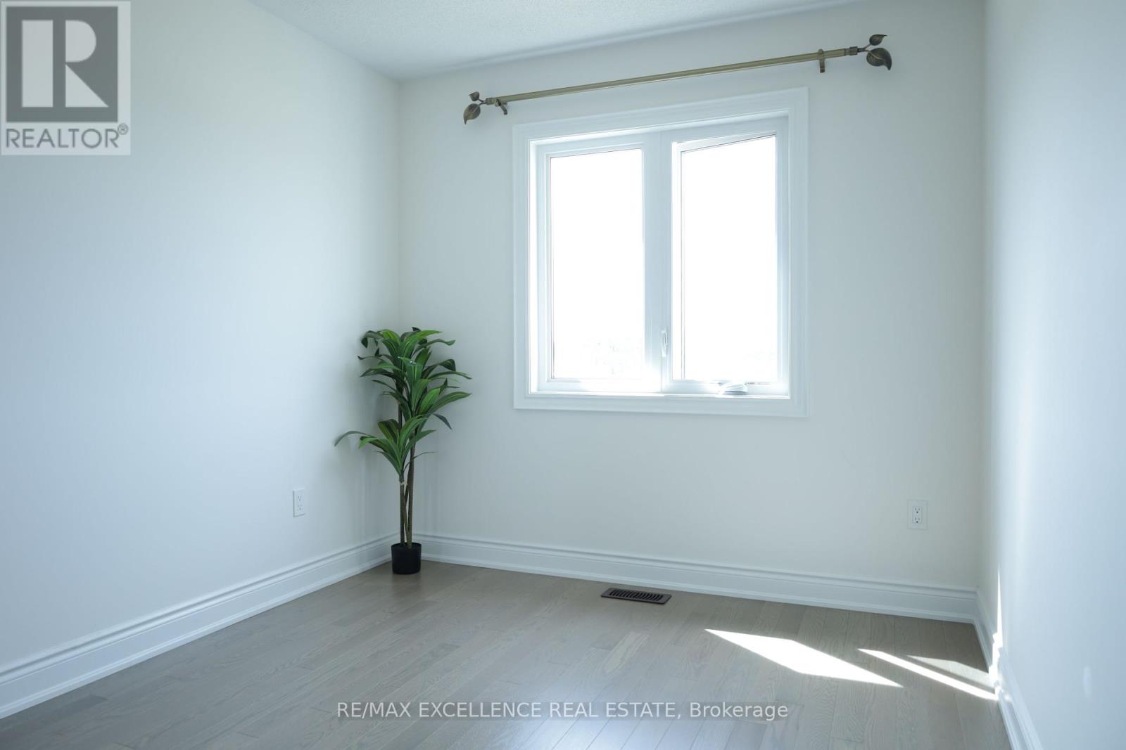 Photo 39 of 102 Bermondsey Way, Brampton ON