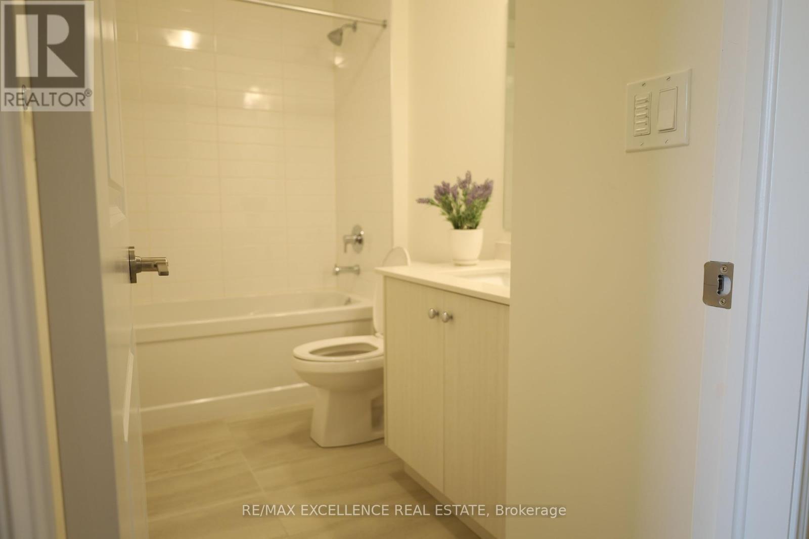 Photo 41 of 102 Bermondsey Way, Brampton ON