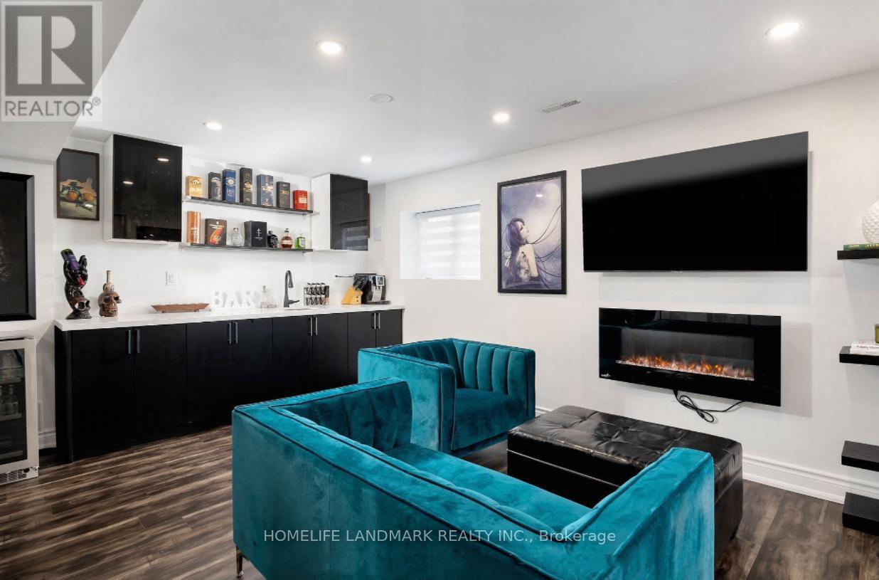 Single Family House for Sale in  DISTRICT AVENUE Vaughan (Patterson) 