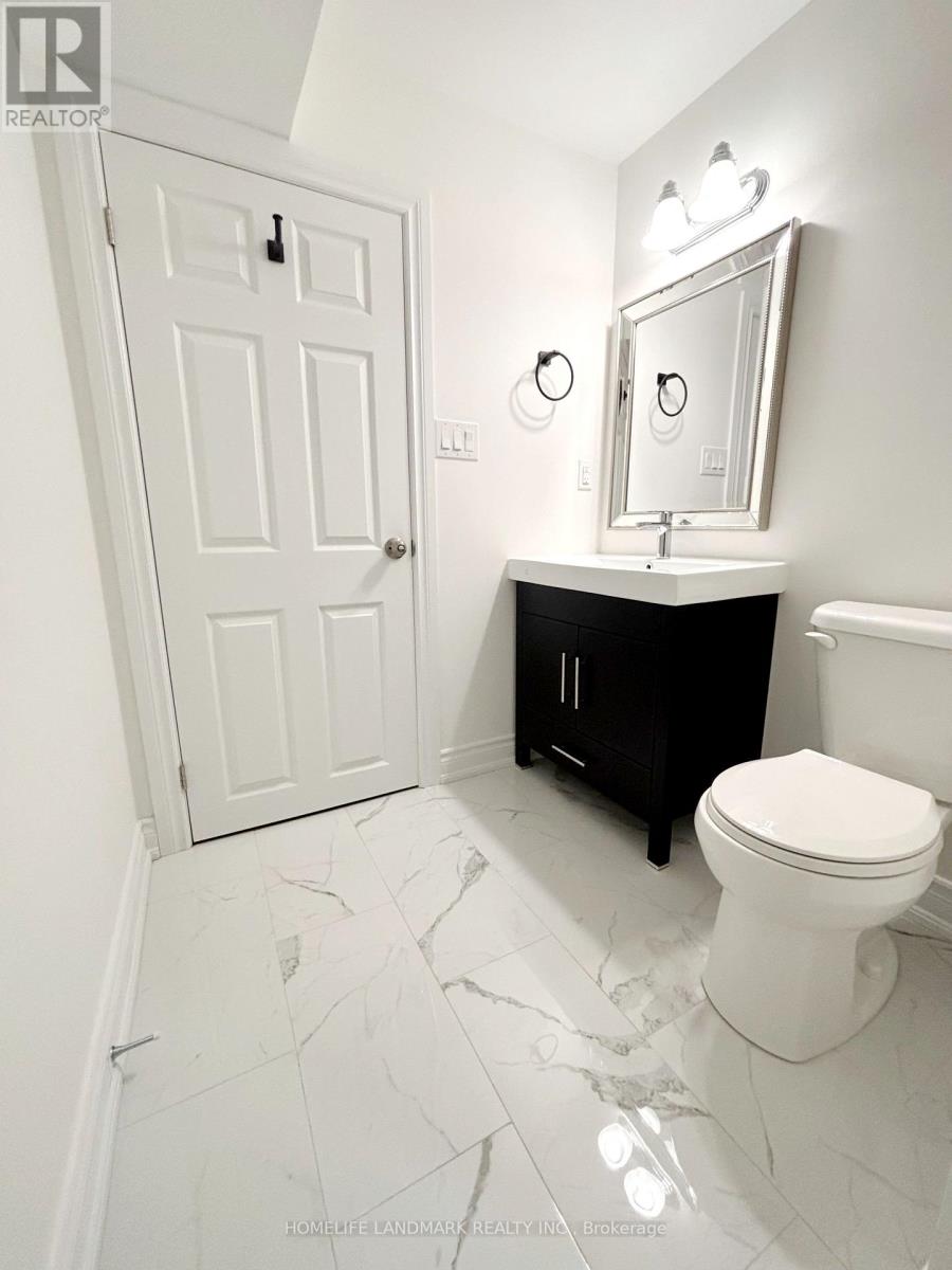 Single Family House for Sale in  DISTRICT AVENUE Vaughan (Patterson) 