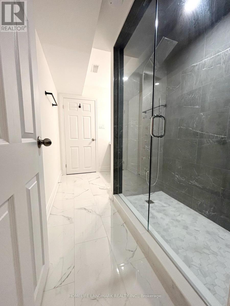 Single Family House for Sale in  DISTRICT AVENUE Vaughan (Patterson) 
