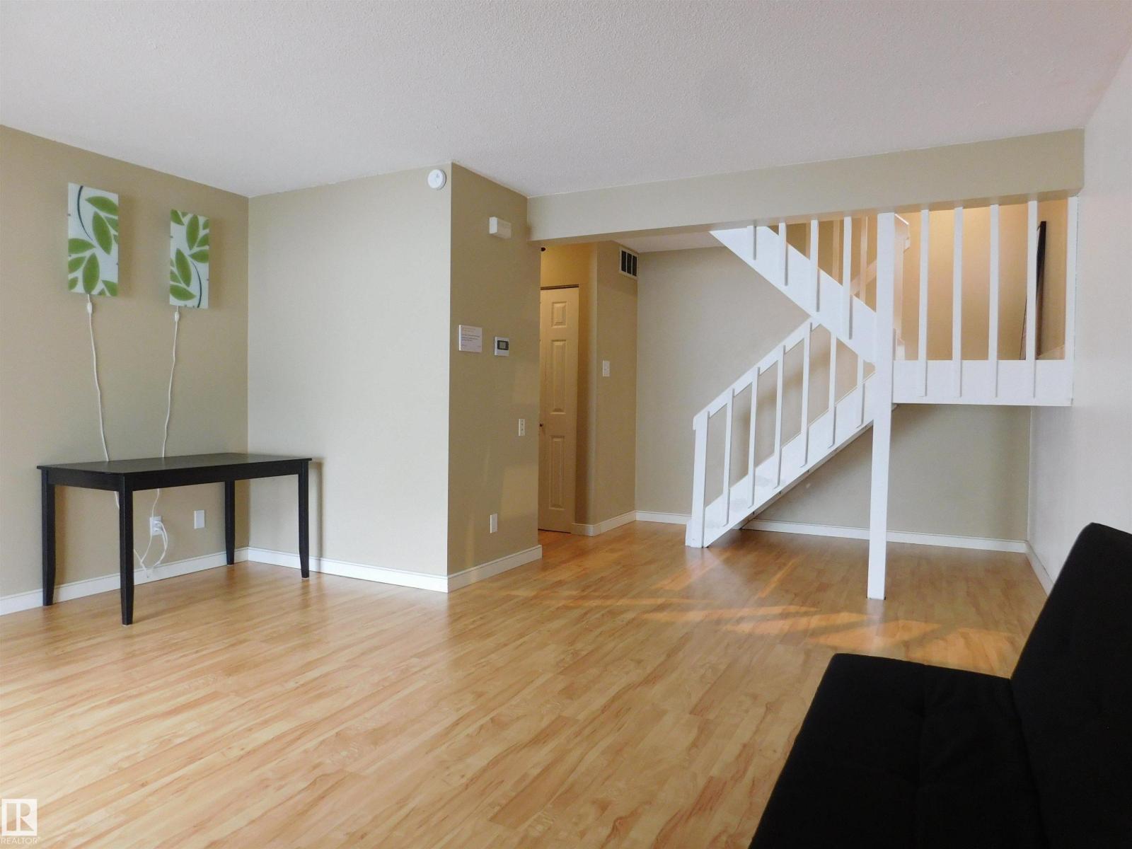 Photo 10 of 15 E Meadowlark Village Nw, Edmonton AB