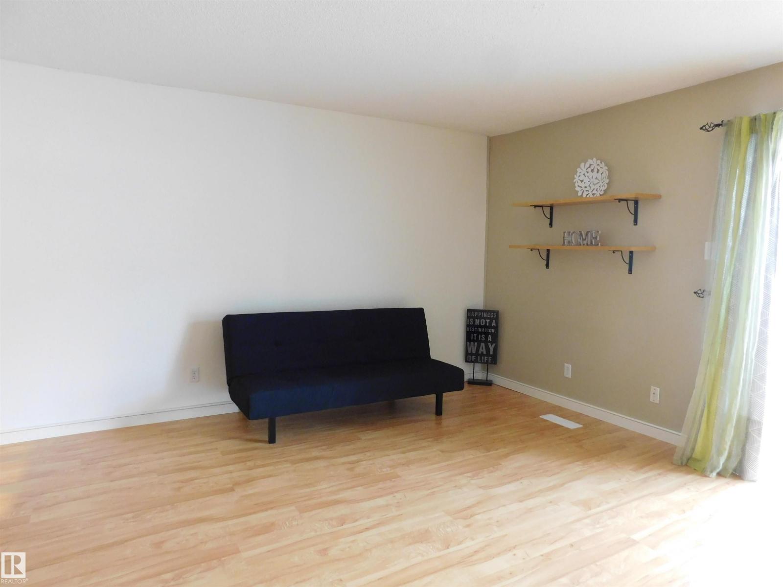 Photo 11 of 15 E Meadowlark Village Nw, Edmonton AB