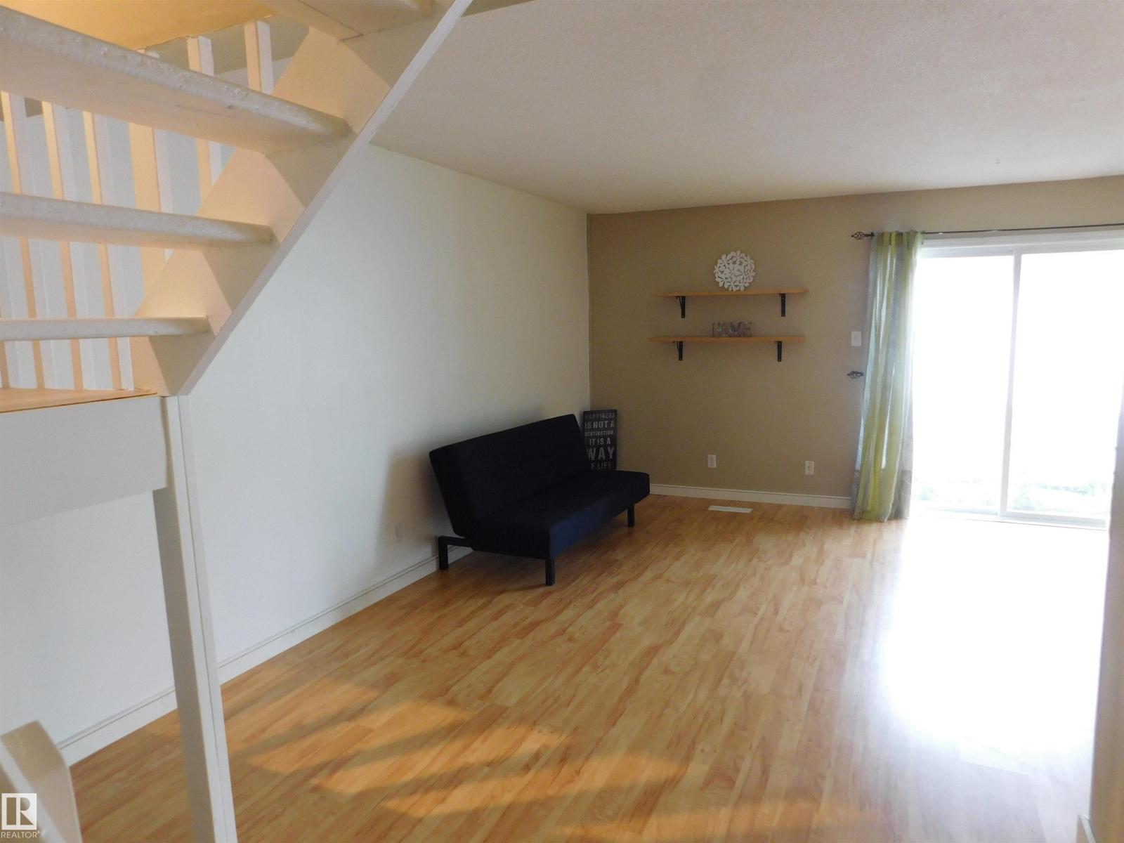Photo 13 of 15 E Meadowlark Village Nw, Edmonton AB