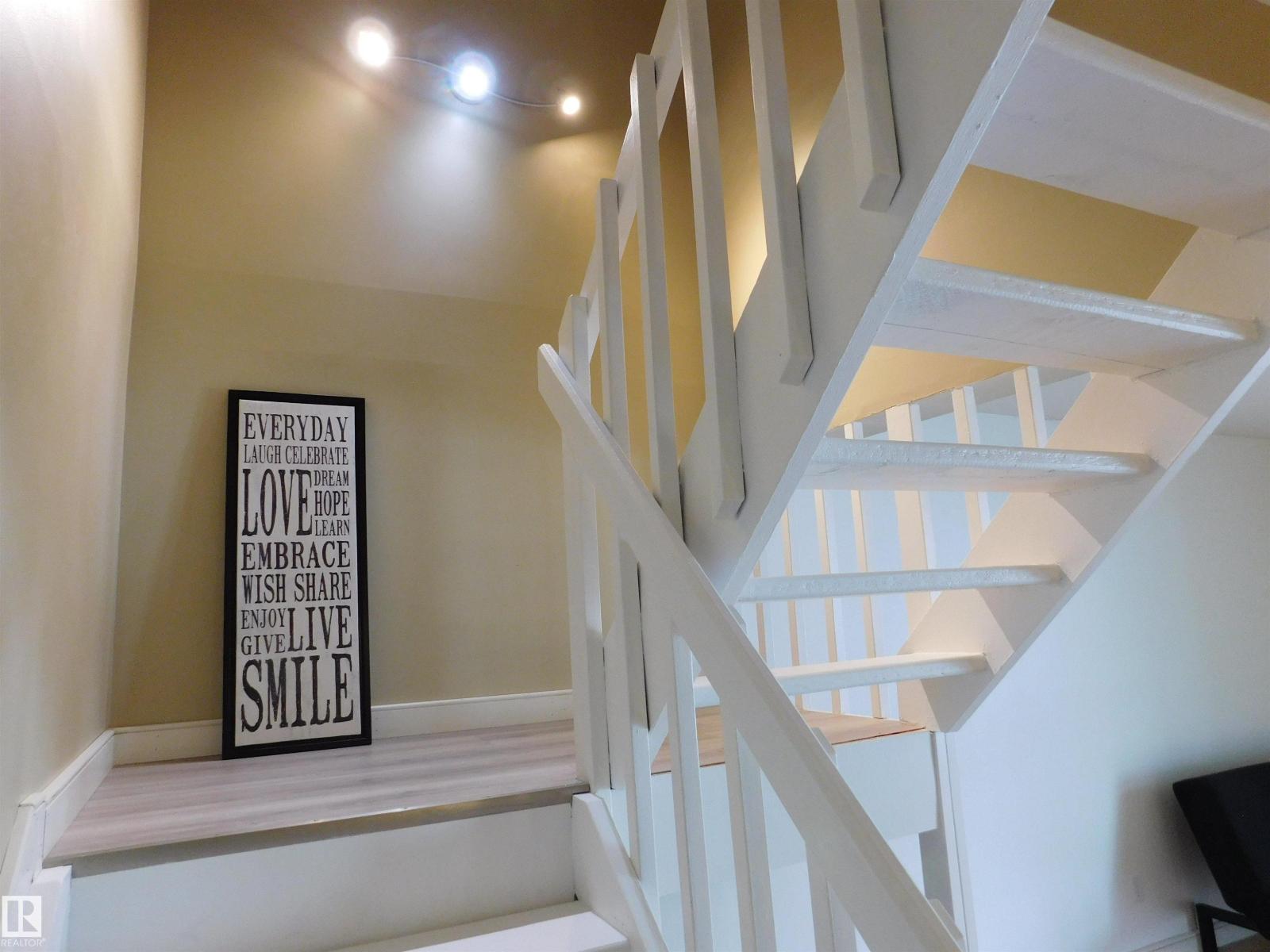 Photo 14 of 15 E Meadowlark Village Nw, Edmonton AB