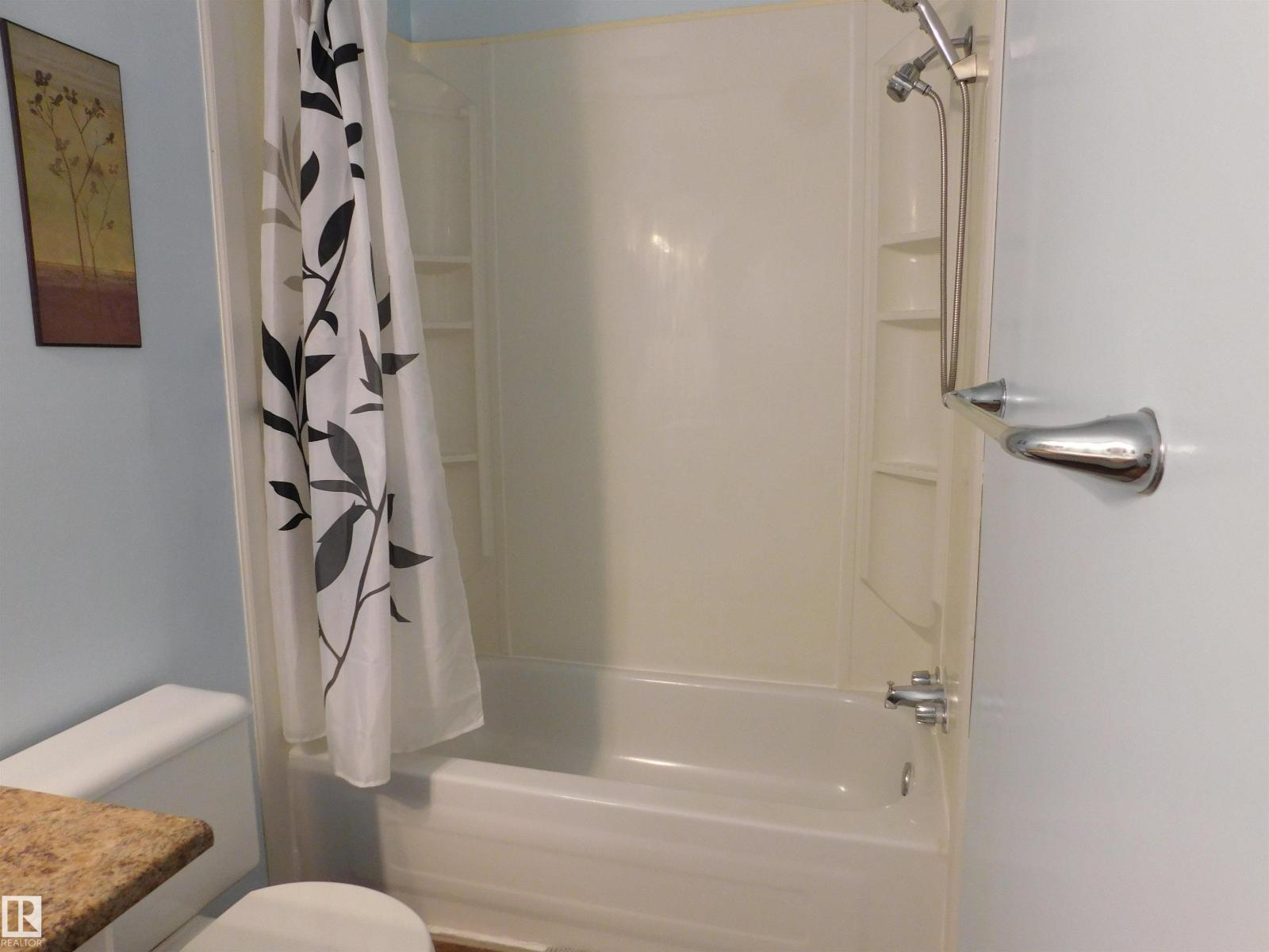 Photo 16 of 15 E Meadowlark Village Nw, Edmonton AB