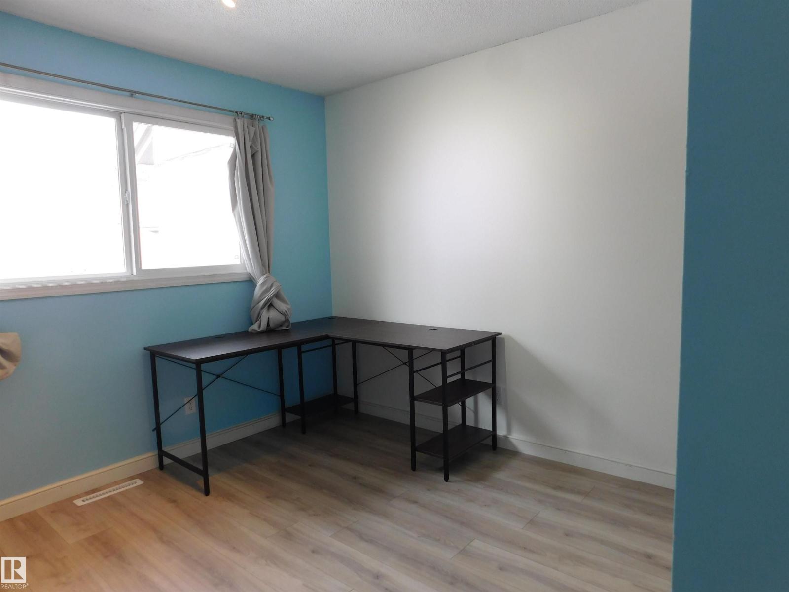 Photo 18 of 15 E Meadowlark Village Nw, Edmonton AB