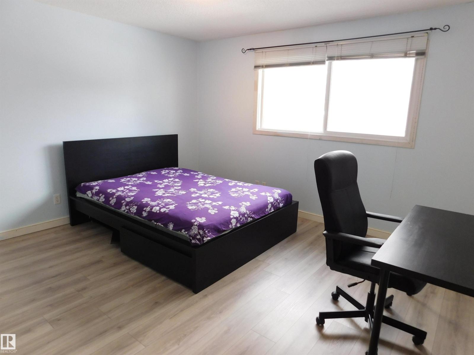 Photo 19 of 15 E Meadowlark Village Nw, Edmonton AB