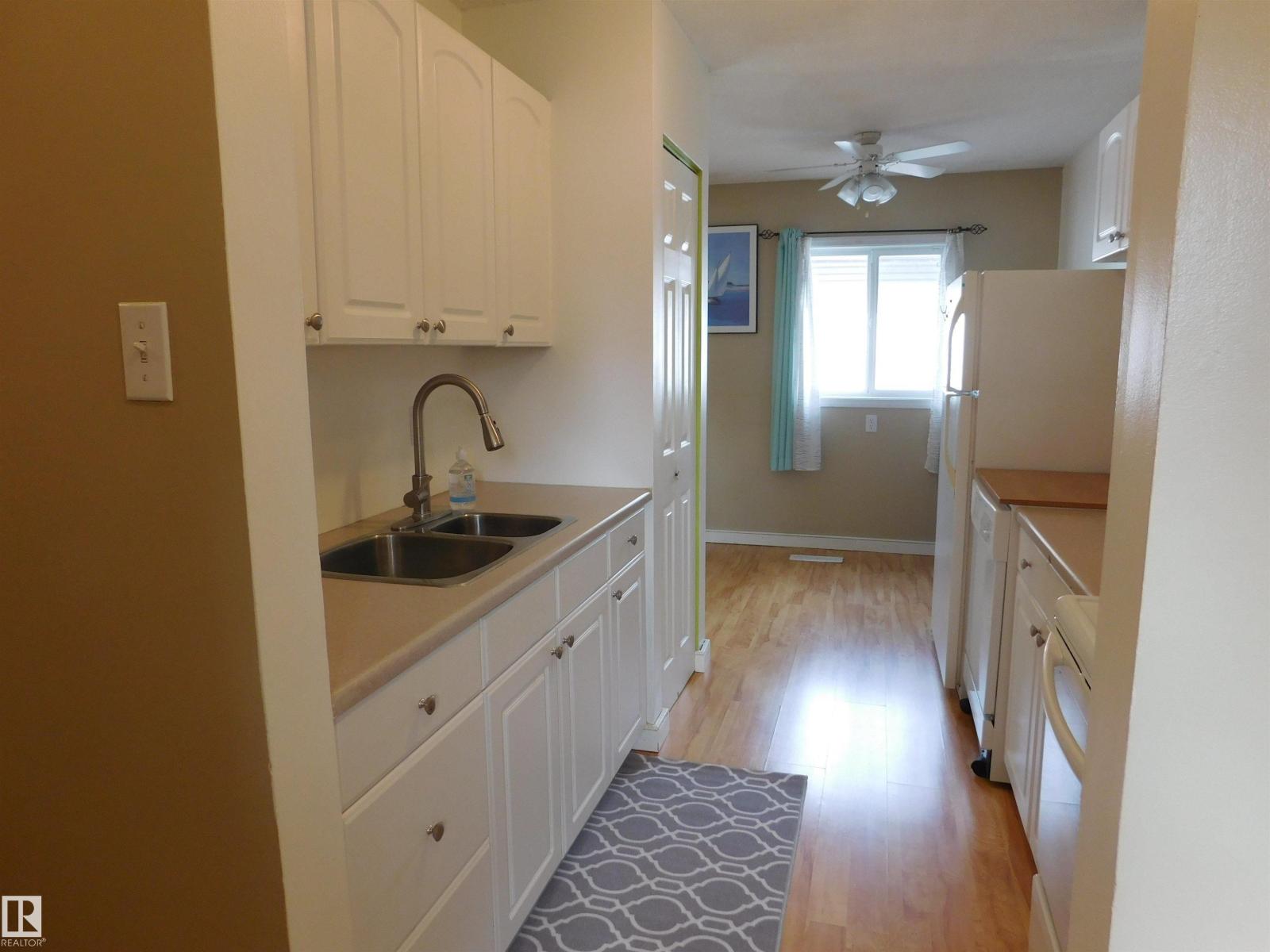 Photo 2 of 15 E Meadowlark Village Nw, Edmonton AB
