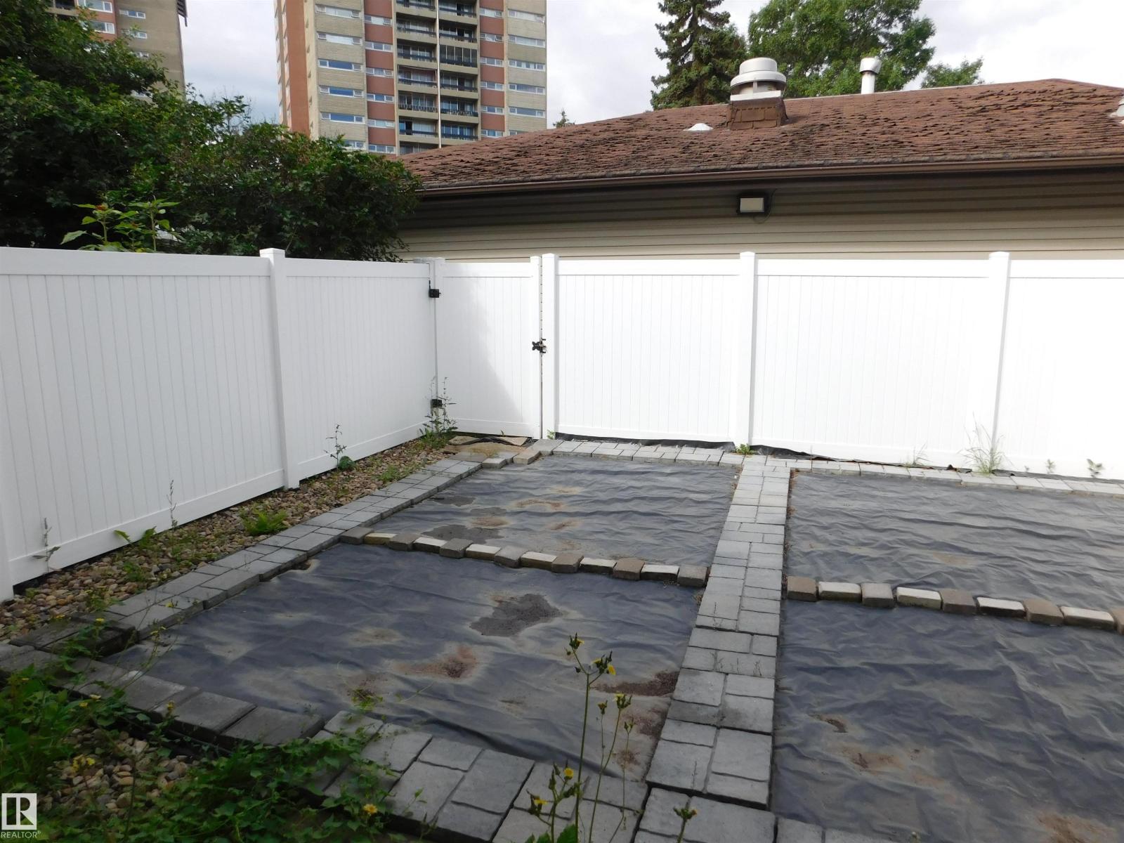 Photo 26 of 15 E Meadowlark Village Nw, Edmonton AB