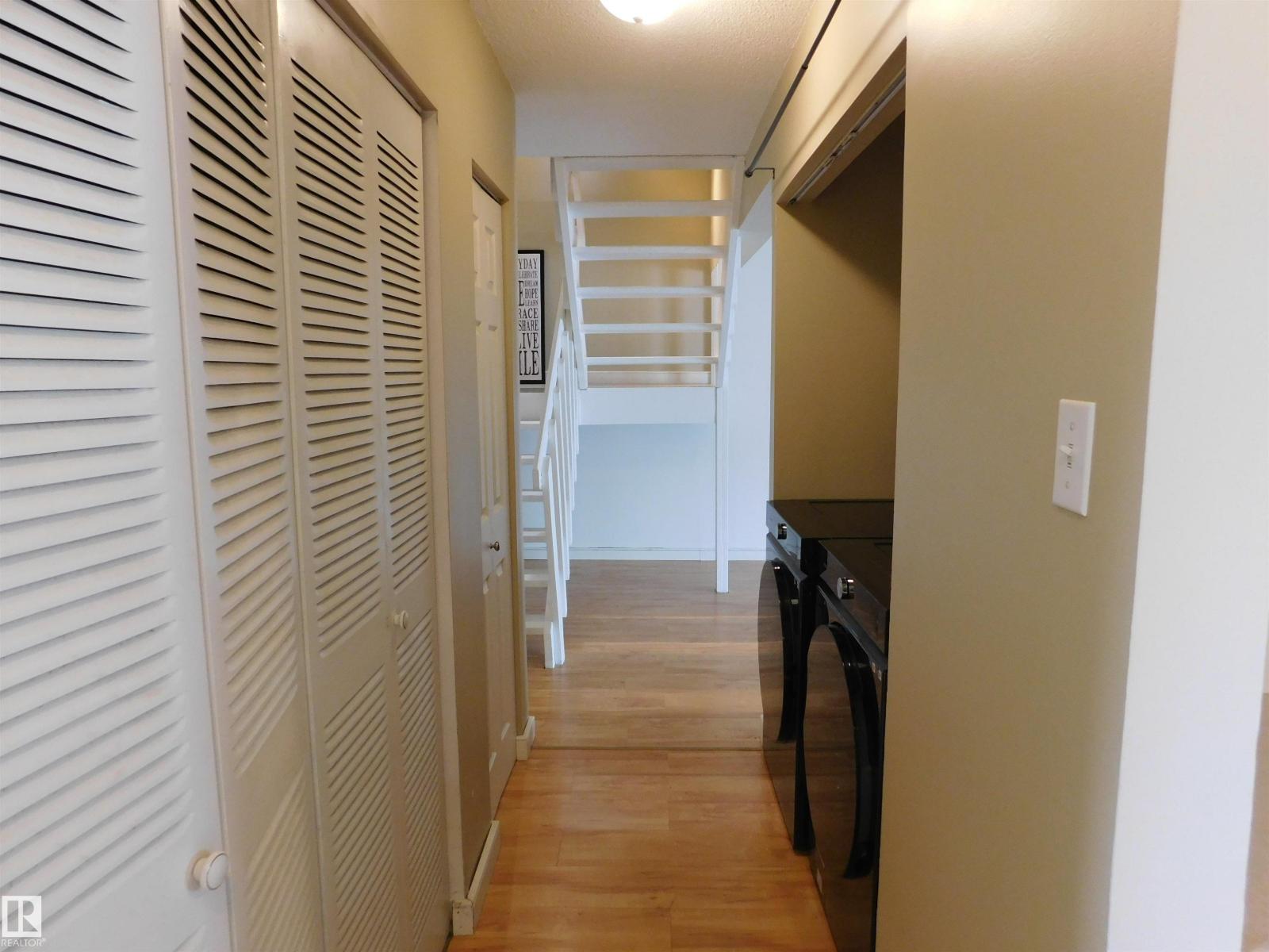 Photo 4 of 15 E Meadowlark Village Nw, Edmonton AB