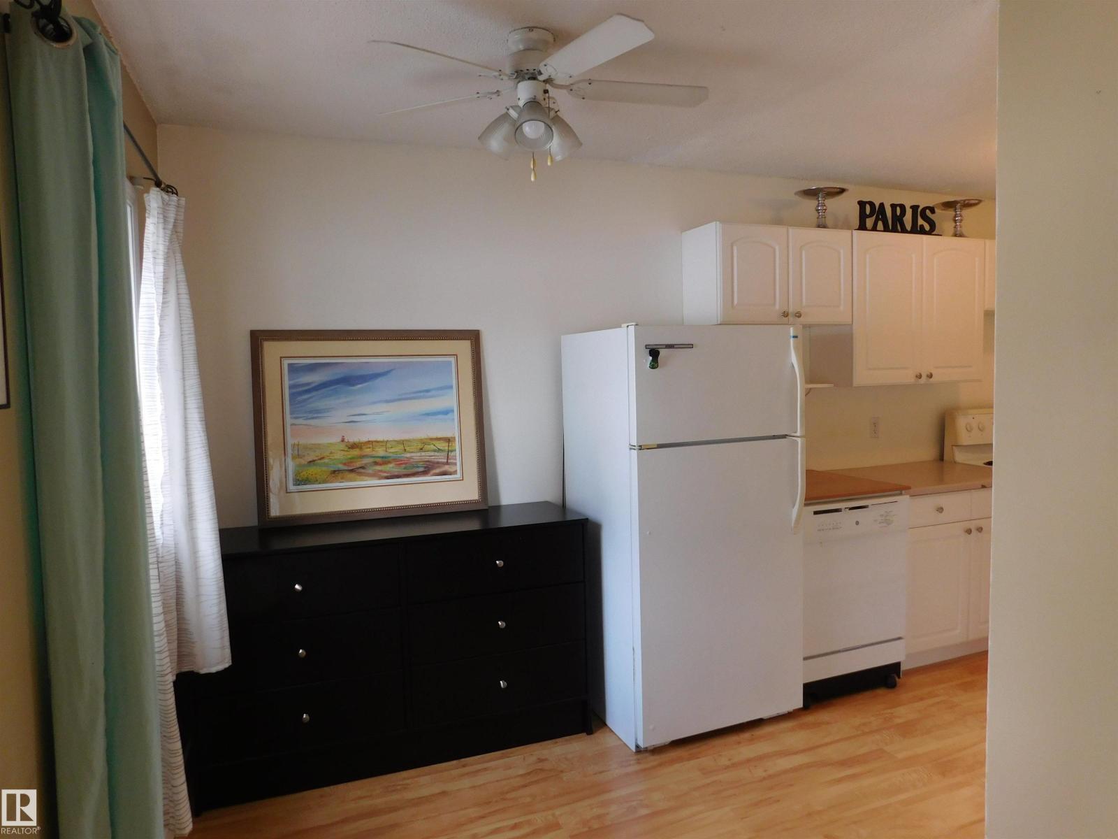 Photo 6 of 15 E Meadowlark Village Nw, Edmonton AB