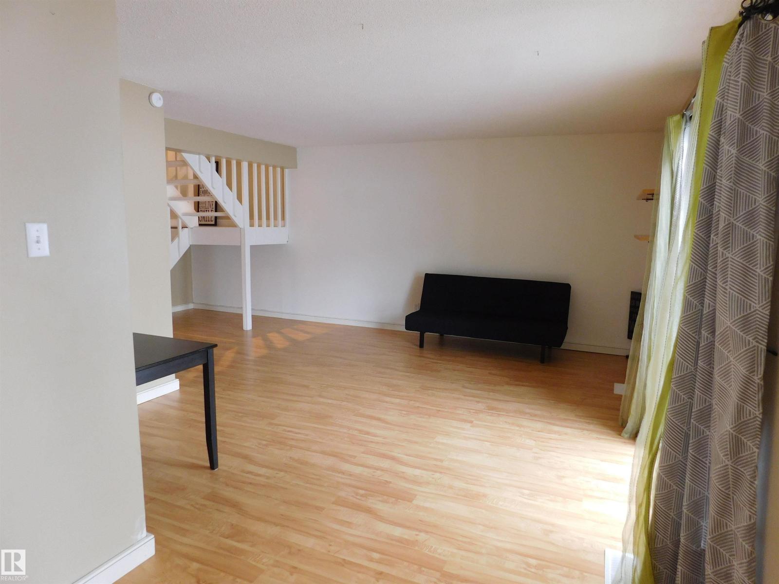 Photo 7 of 15 E Meadowlark Village Nw, Edmonton AB