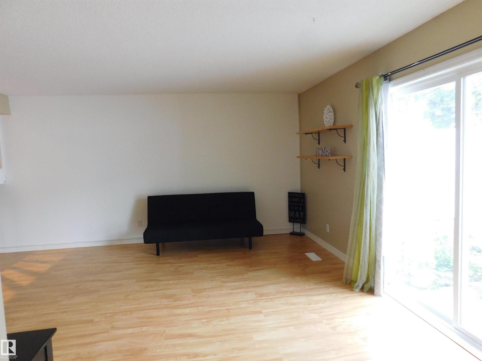 Photo 8 of 15 E Meadowlark Village Nw, Edmonton AB